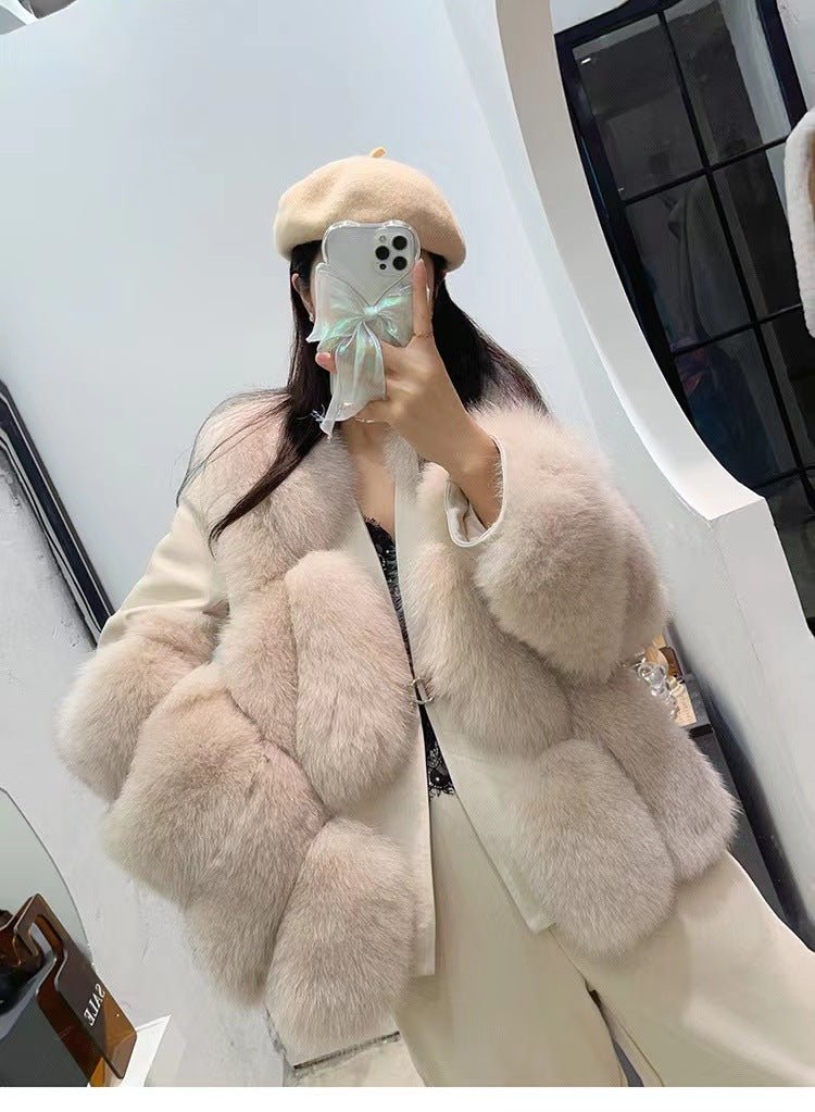 Women's Black And White Contrast Fur Coat - Fashion TechWomen's Black And White Contrast Fur Coat